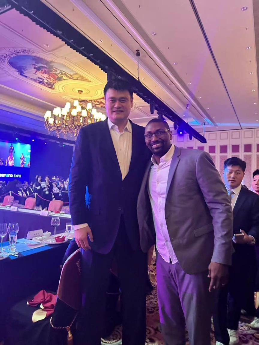 阿泰斯特曬與姚明合照：這是我最喜歡的隊友 姚??！