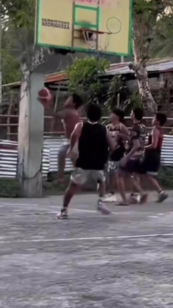 我都準(zhǔn)備好嘲笑他了，結(jié)果被他帥到了